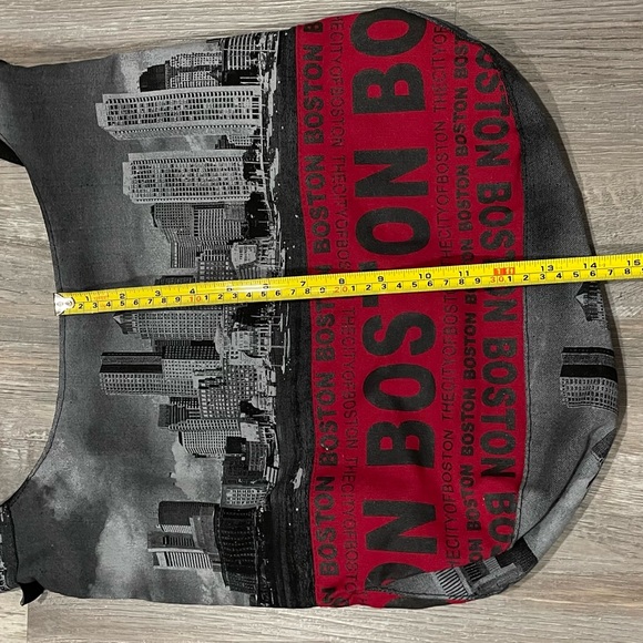 NWT hobo bag. - Picture 3 of 4